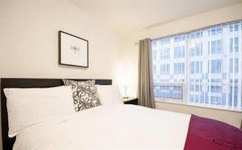 Royal Stays Suites - Blue Jays Way Toronto Exteriör bild