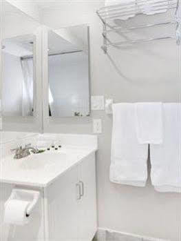 Royal Stays Suites - Blue Jays Way Toronto Exteriör bild